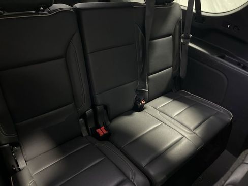 Used 2024 Chevrolet Suburban Premier image 17