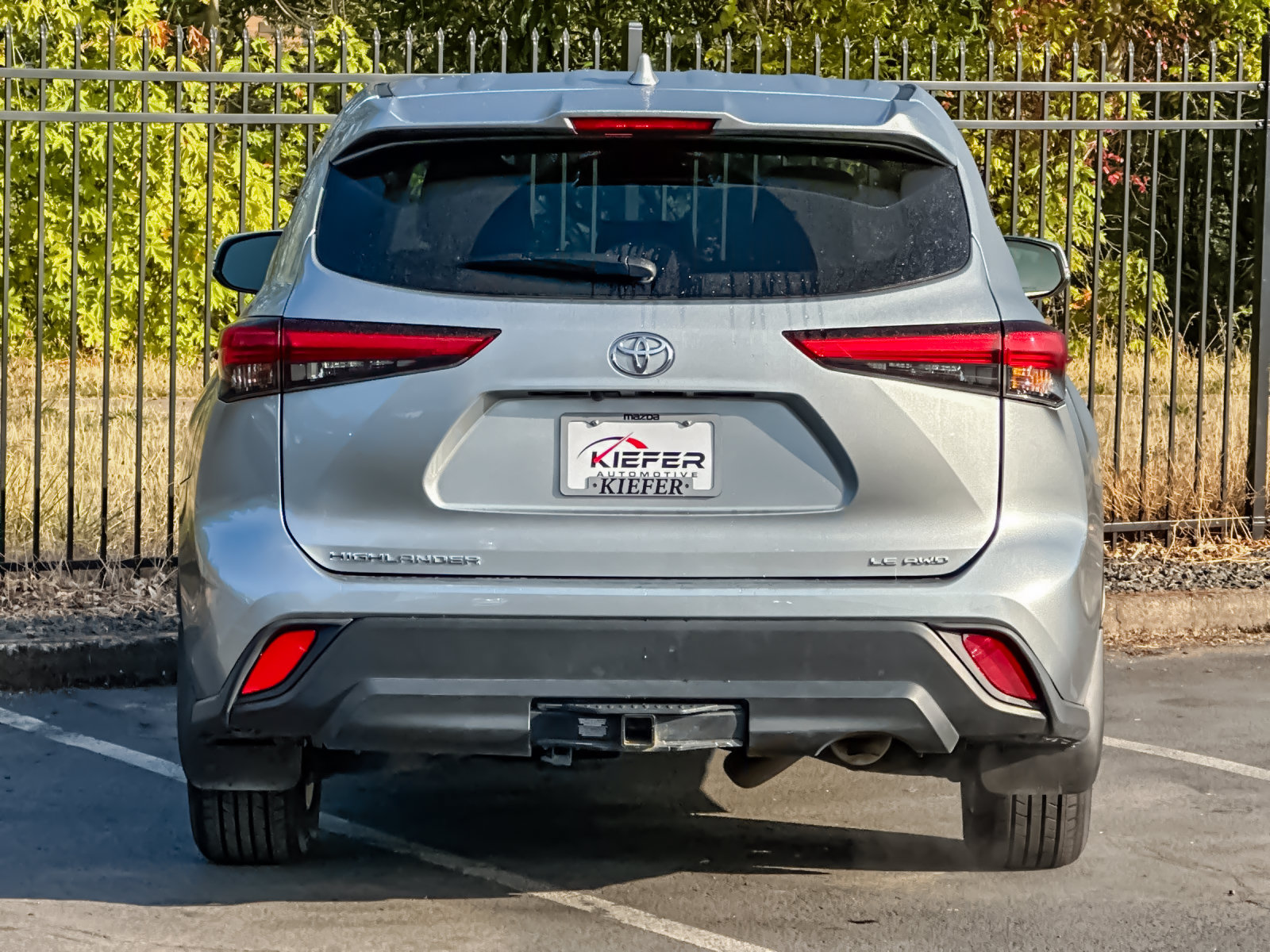 Used 2021 Toyota Highlander LE AWD/4WD image 4
