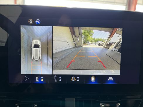 New 2026 Chevrolet Equinox RS w/ Convenience Package III FWD image 23