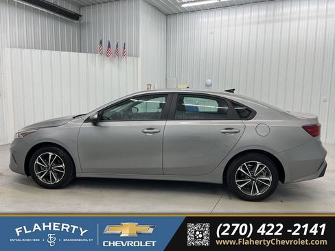 Used 2023 Kia Forte LXS w/ LXS Technology Package image 5