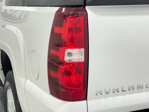 Used 2011 Chevrolet Avalanche LT w/ Suspension Package, Off-Road AWD/4WD image 30