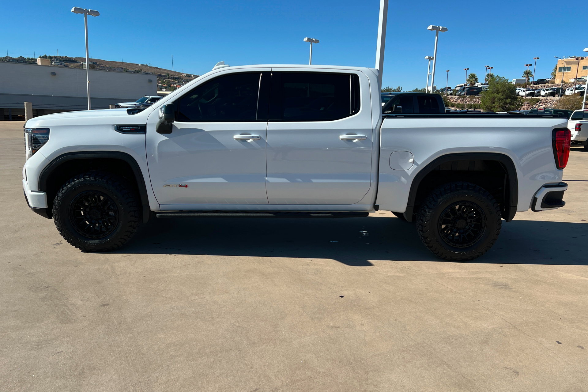 Used 2023 GMC Sierra 1500 AT4 w/ AT4 Premium Package AWD/4WD image 2