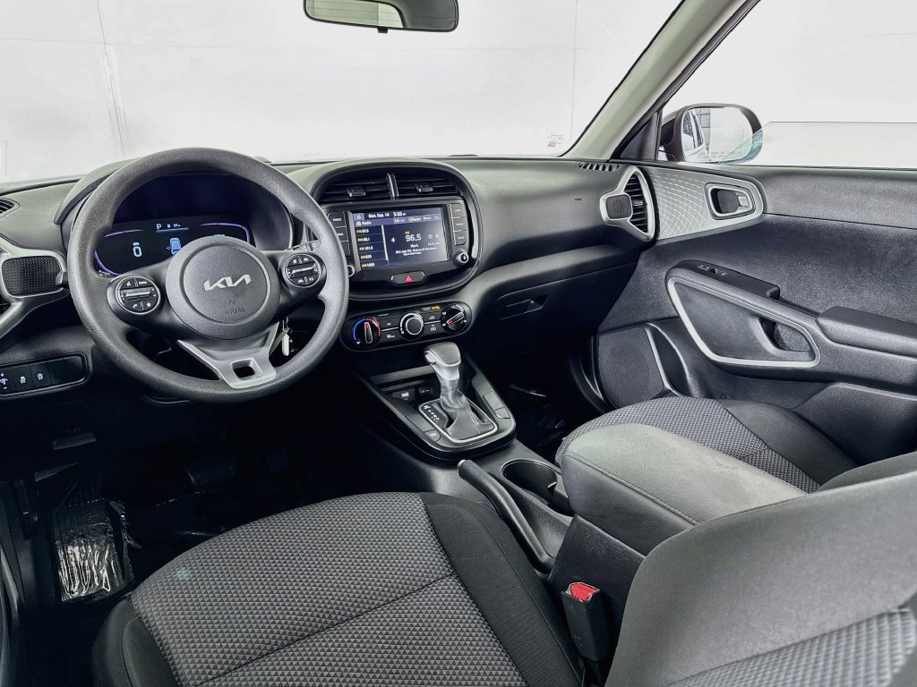 Used 2023 Kia Soul LX w/ LX Technology Package FWD image 29