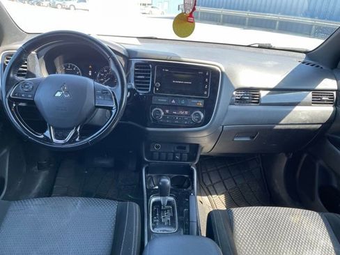 Used 2018 Mitsubishi Outlander LE FWD image 3