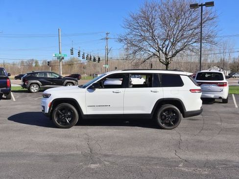Used 2023 Jeep Grand Cherokee L Laredo AWD/4WD image 4