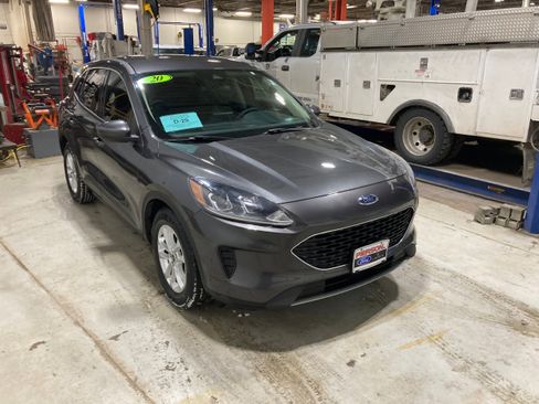 Used 2020 Ford Escape SE image 3