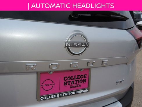 Used 2023 Nissan Rogue SV image 11