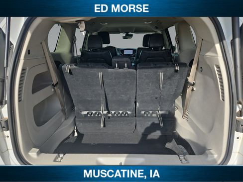 Used 2022 Chrysler Pacifica Touring-L FWD image 18