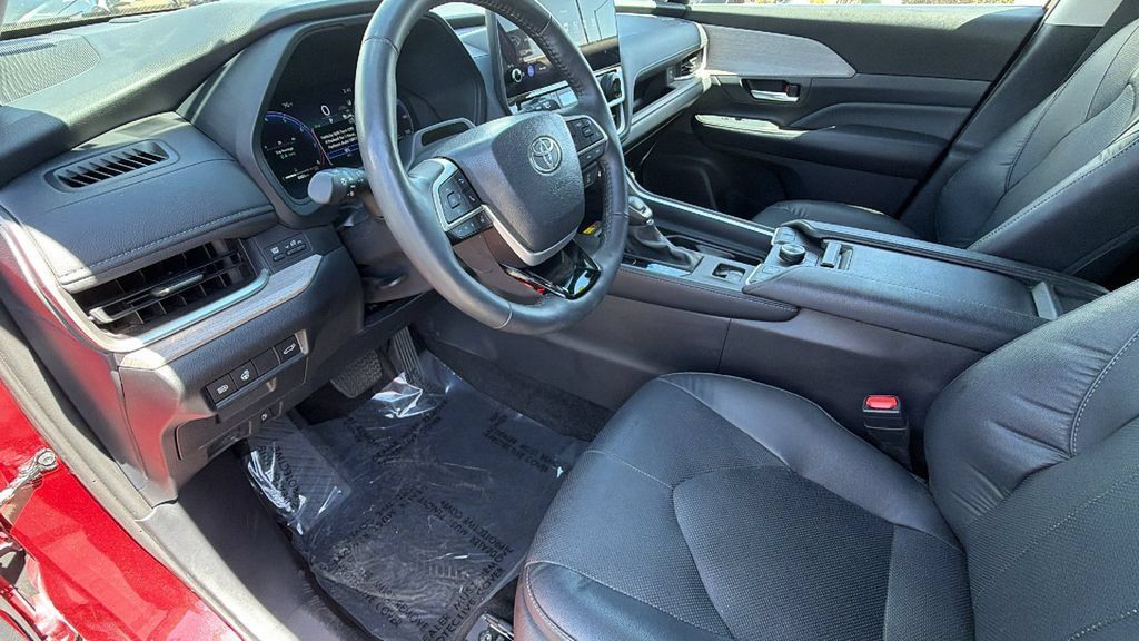 Used 2024 Toyota Grand Highlander AWD image 10