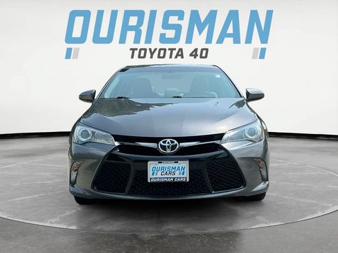Used 2017 Toyota Camry SE w/ Moonroof Package FWD image 2