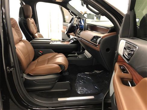 Used 2024 Lincoln Navigator Reserve image 40