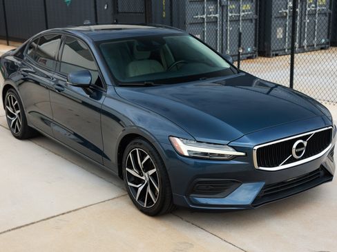 Used 2020 Volvo S60 T6 Momentum w/ Protection Package AWD/4WD image 19