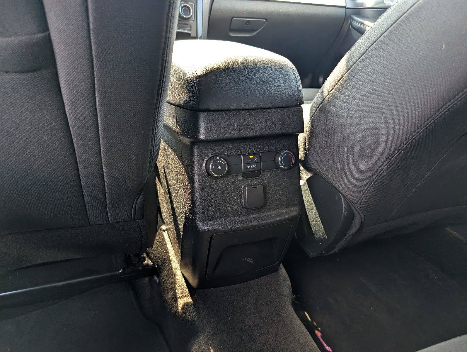Used 2018 Ford Explorer XLT FWD image 29