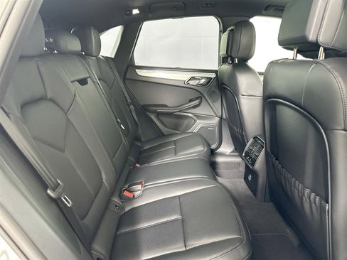 Certified 2026 Porsche Macan image 27