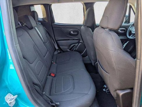 Used 2022 Jeep Renegade Latitude w/ Convenience Group AWD/4WD image 18
