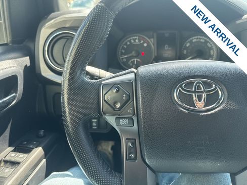 Used 2020 Toyota Tacoma TRD Off-Road w/ Technology Package RWD image 21
