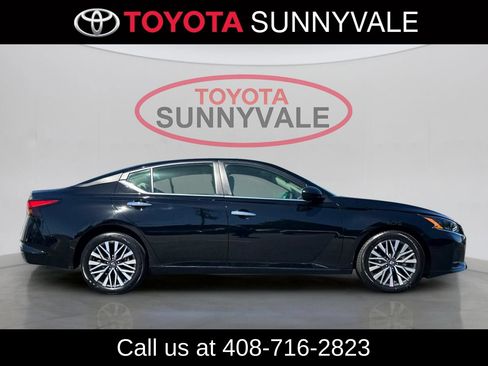 Used 2025 Nissan Altima 2.5 SV FWD image 9