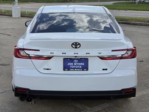 Used 2025 Toyota Camry SE w/ Convenience Package FWD image 8