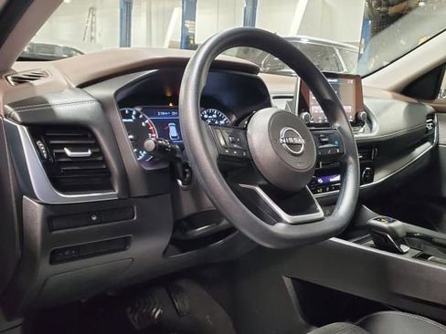 Used 2022 Nissan Rogue SV image 10