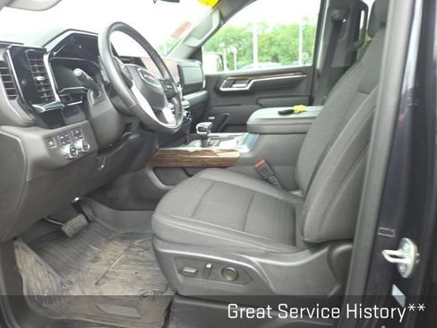 Used 2024 GMC Sierra 1500 Elevation w/ Preferred Package AWD/4WD image 9