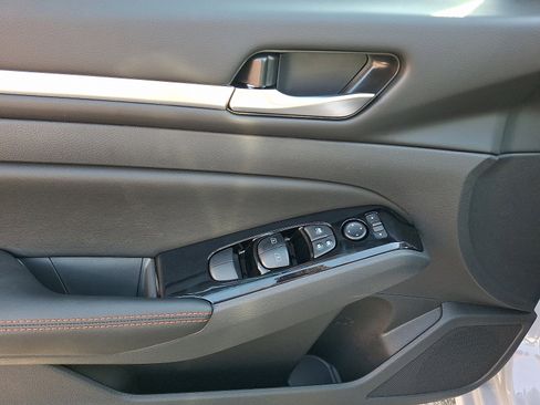 New 2025 Nissan Altima 2.5 SR image 8