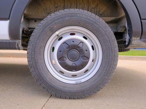 New 2025 Ford Transit 250 148 Medium Roof image 31