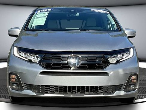 Used 2025 Honda Odyssey Touring image 2