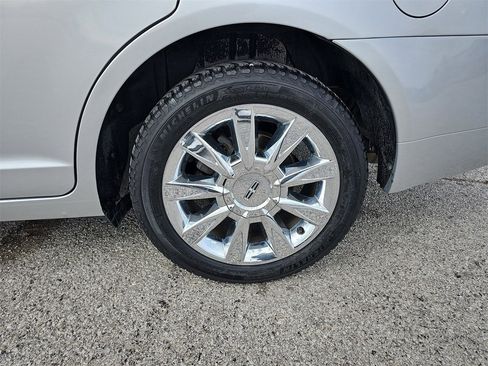 Used 2010 Lincoln MKZ image 32