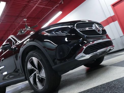 Used 2024 Mercedes-Benz GLC 300 4MATIC image 32