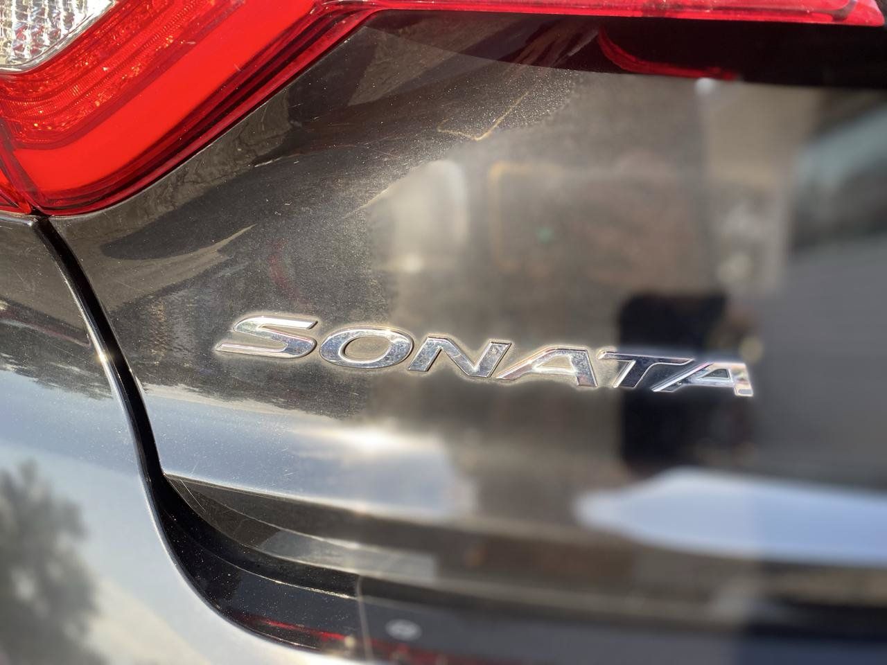 Used 2015 Hyundai Sonata Limited w/ Option Group 06 FWD image 7