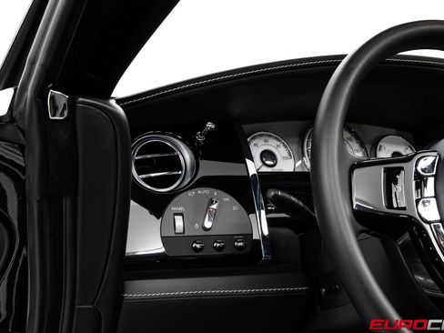 Used 2017 Rolls-Royce Dawn RWD image 27