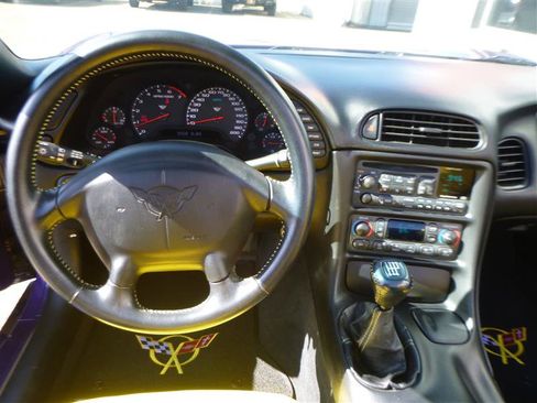 Used 1998 Chevrolet Corvette Convertible w/ Memory Pkg RWD image 17
