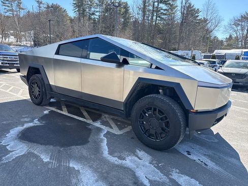 Used 2024 Tesla Cybertruck AWD Crew Cab image 7