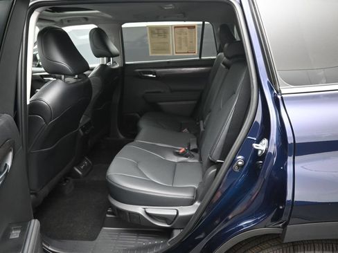 Certified 2026 Toyota Highlander Limited AWD/4WD image 30