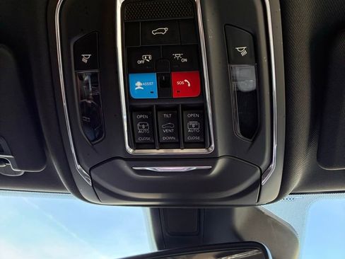 Used 2024 Jeep Grand Cherokee Limited AWD/4WD image 43