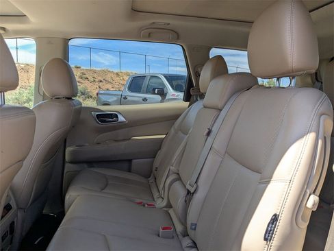 Used 2020 Nissan Pathfinder Platinum image 17
