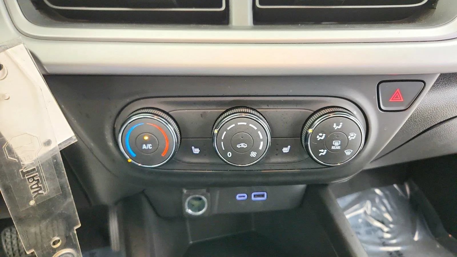 Used 2024 Chevrolet Trax LS w/ LS Convenience Package FWD image 18