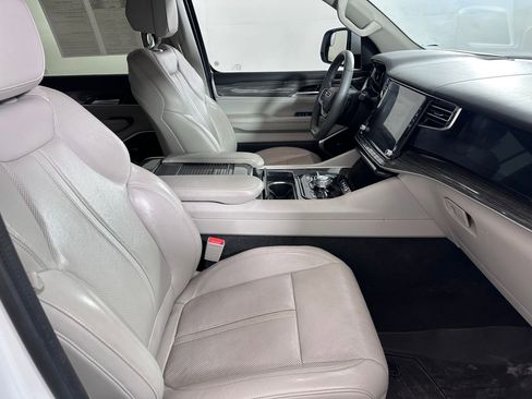 Used 2022 Jeep Wagoneer Series III w/ Premium Group I image 21