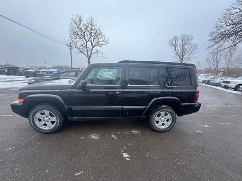 Used 2007 Jeep Commander Sport image 4