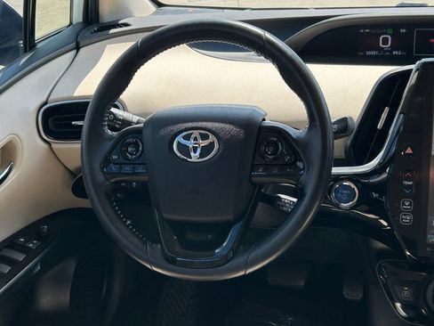 Used 2022 Toyota Prius Limited w/ Premium Convenience Package FWD image 38