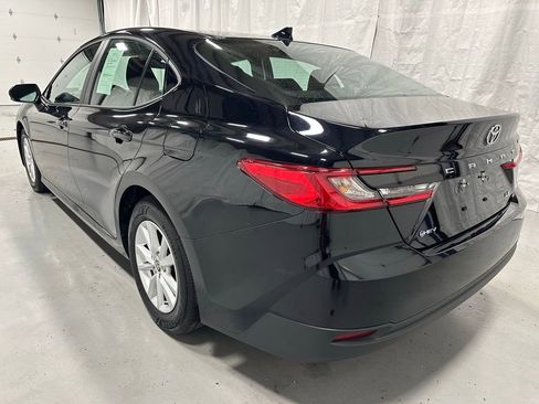 Used 2025 Toyota Camry LE image 5