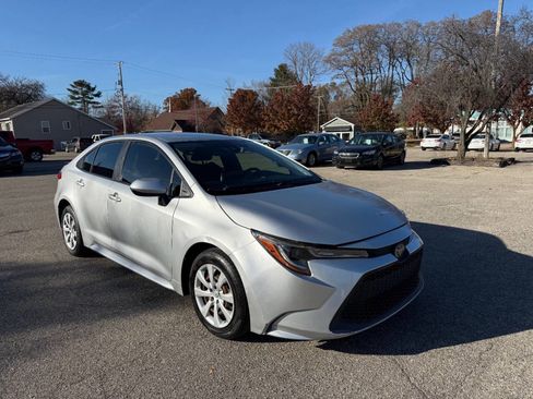Used 2020 Toyota Corolla LE image 7
