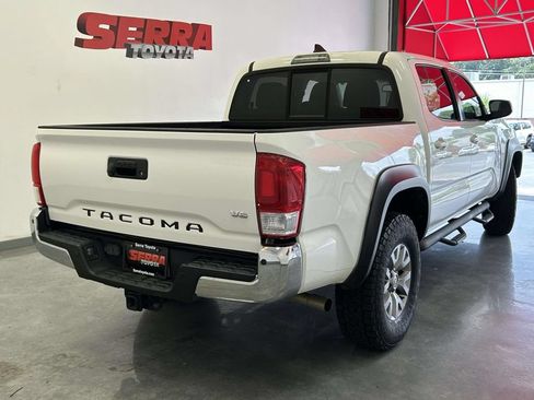 Used 2017 Toyota Tacoma SR5 w/ Tow Package RWD image 3