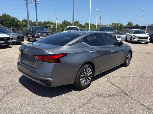 Used 2025 Nissan Altima 2.5 SV FWD image 7