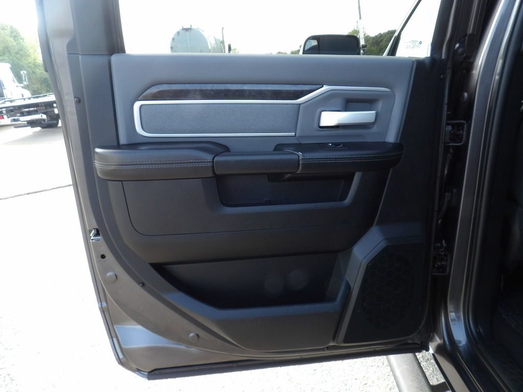 Used 2022 RAM 3500 Big Horn AWD/4WD image 27
