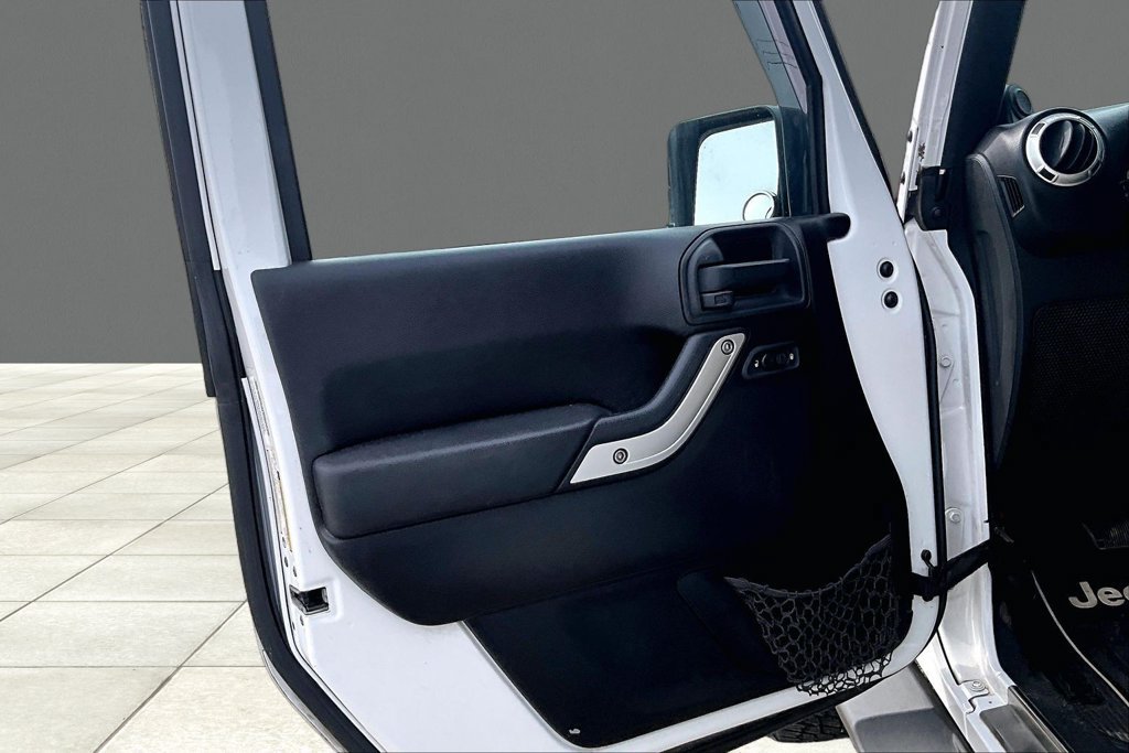 Used 2012 Jeep Wrangler Sahara AWD/4WD image 17
