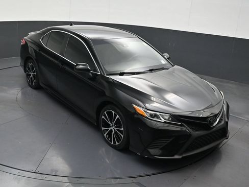 Used 2020 Toyota Camry SE FWD image 26