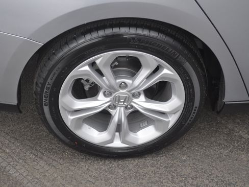 Certified 2025 Honda Accord LX image 9