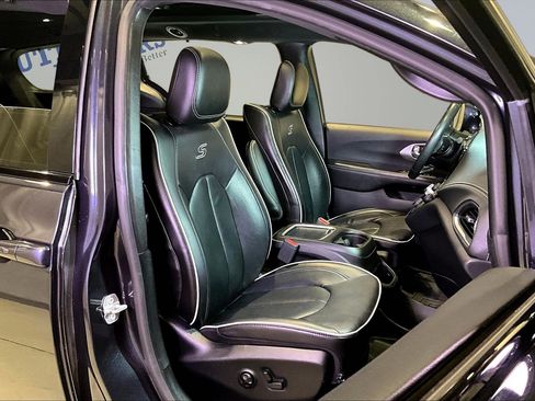 Used 2019 Chrysler Pacifica Limited w/ Advanced Safetytec Group FWD image 30