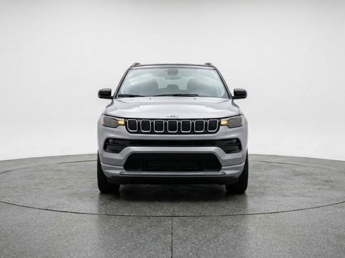Used 2025 Jeep Compass Limited image 2